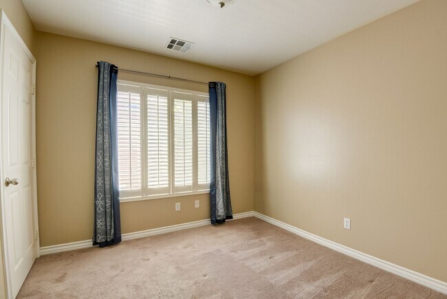 Building Photo - 1713 Bamboo Rain Ave