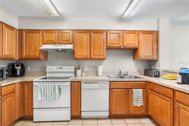 Building Photo - Beautiful 2/2.5 in Beacon Hill