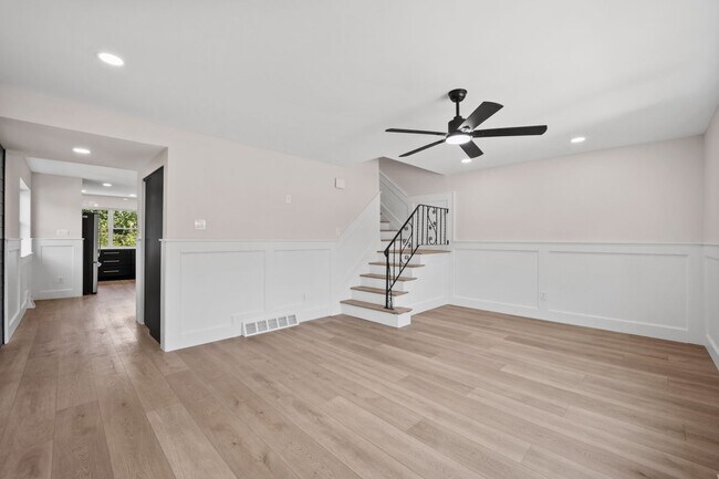 Building Photo - 857 Green Valley Dr