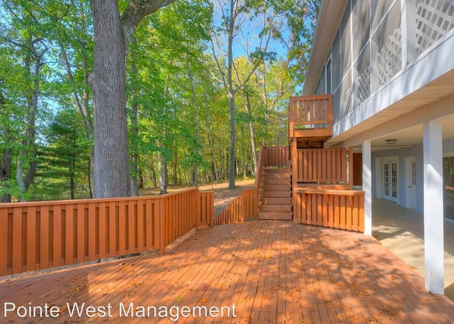 Building Photo - 1602 Greenwood Dr