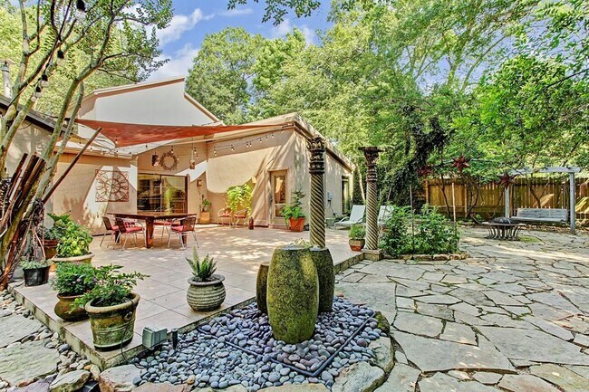 Building Photo - 2607 Crossvine Cir