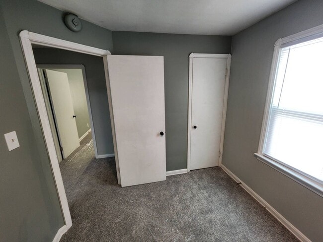 Building Photo - 2506 Torrington Ave