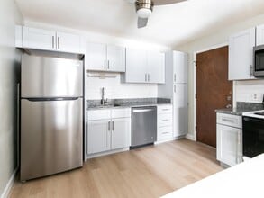 Building Photo - 8 Strawberry Bank Rd