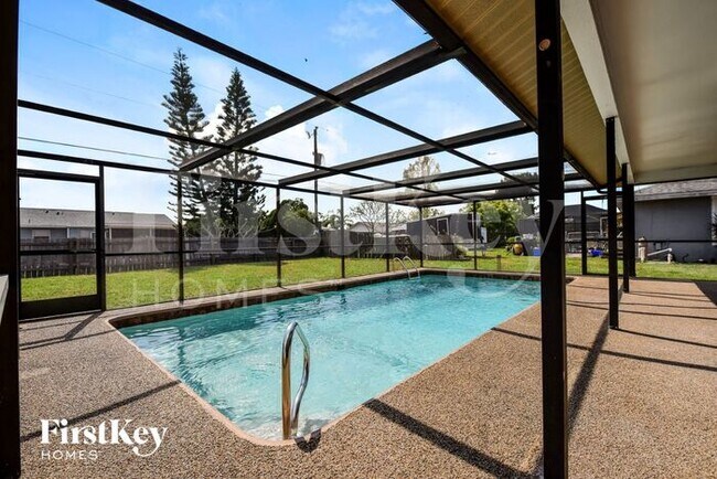 Building Photo - 4141 SW 6th Pl