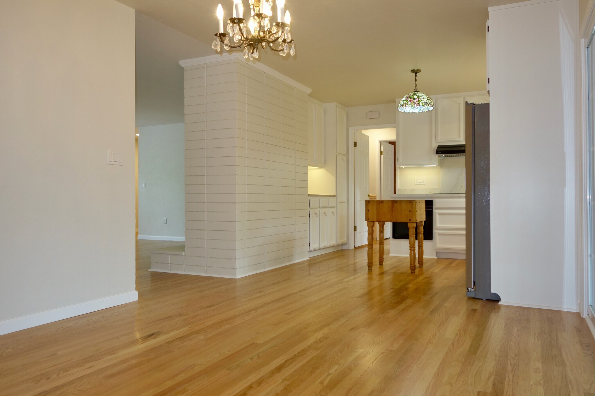 Building Photo - 609 Maureen Ln