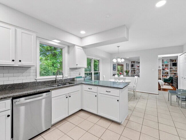 Building Photo - "Spacious 4-Bed Oasis with Scenic Views an...