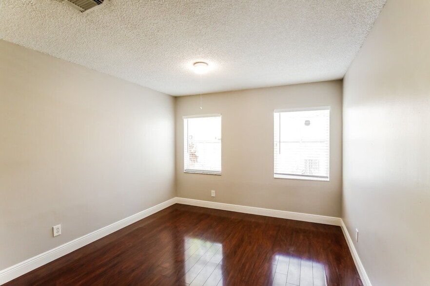 Building Photo - 210 NW 207th Way