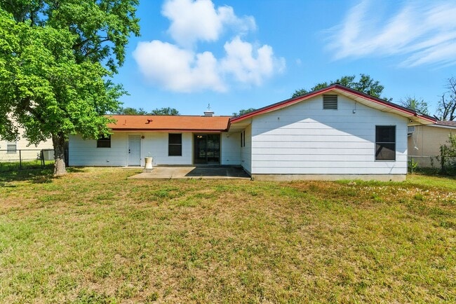 Building Photo - 6230 War Lodge Ln