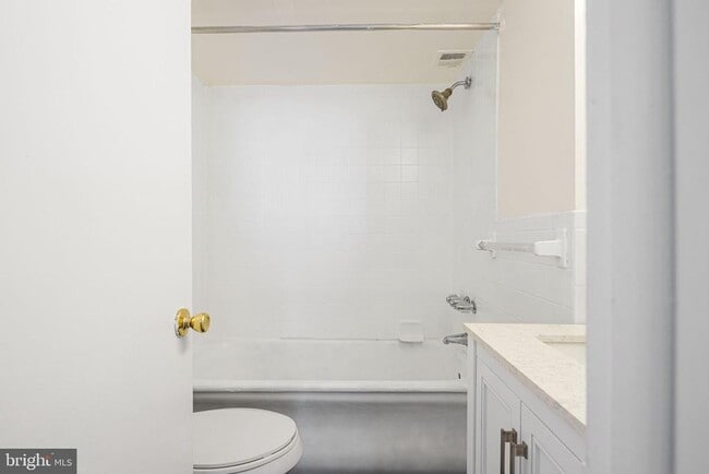 Building Photo - 2135 Walnut St