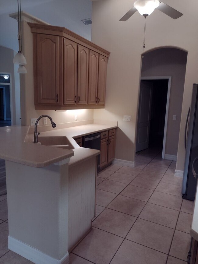 Building Photo - 592 Dowling Cir