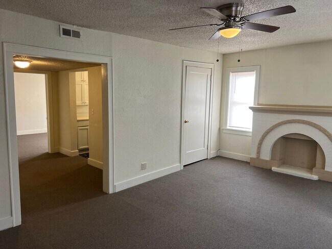 Building Photo - 1 Bed in the Paseo District - Save $100