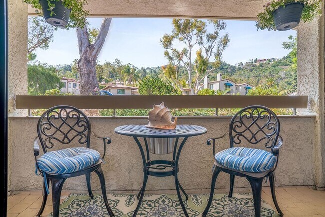 Building Photo - Malaga Cove Beauty