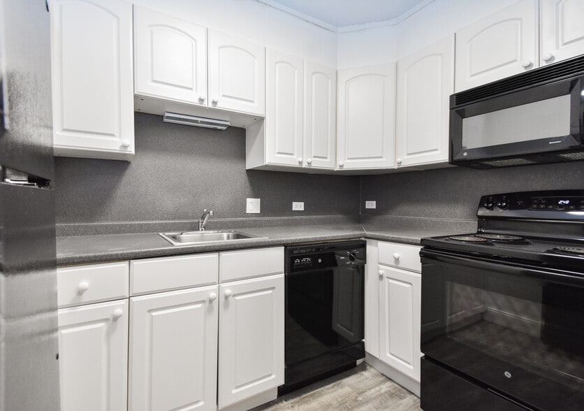 Building Photo - 1531 Beacon St