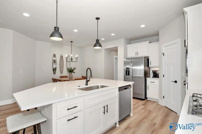 Building Photo - 80 Mountain Vis Cir