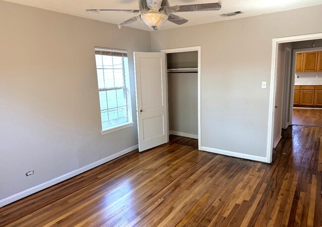 Building Photo - 2838 W French Pl