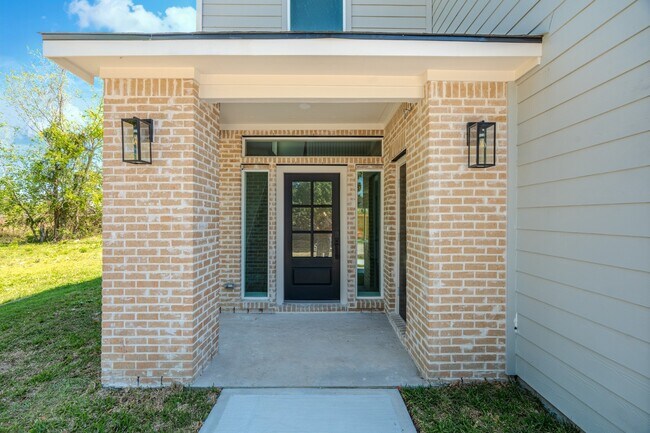 Building Photo - 6814 Champion Ln