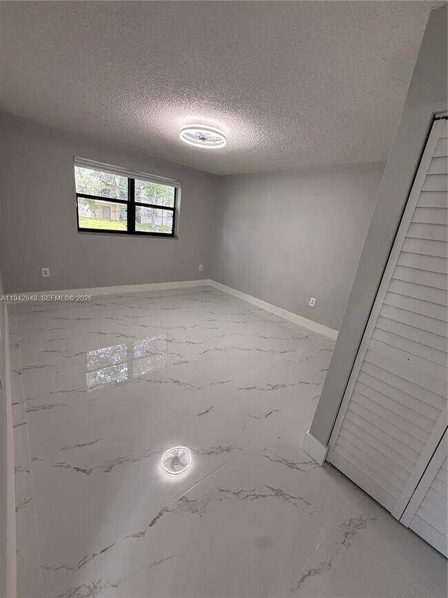 Building Photo - 9937 Nob Hill Pl