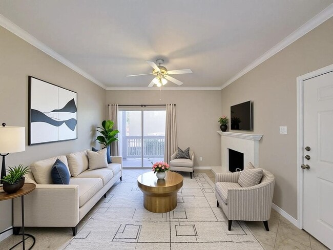Building Photo - Prime Location in West University Area! First floor unit with open floor plan, tile floors throug...