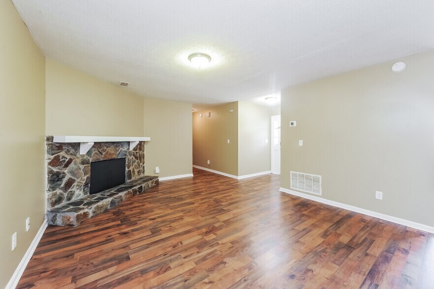 Building Photo - 3835 Scarsborough Dr SW