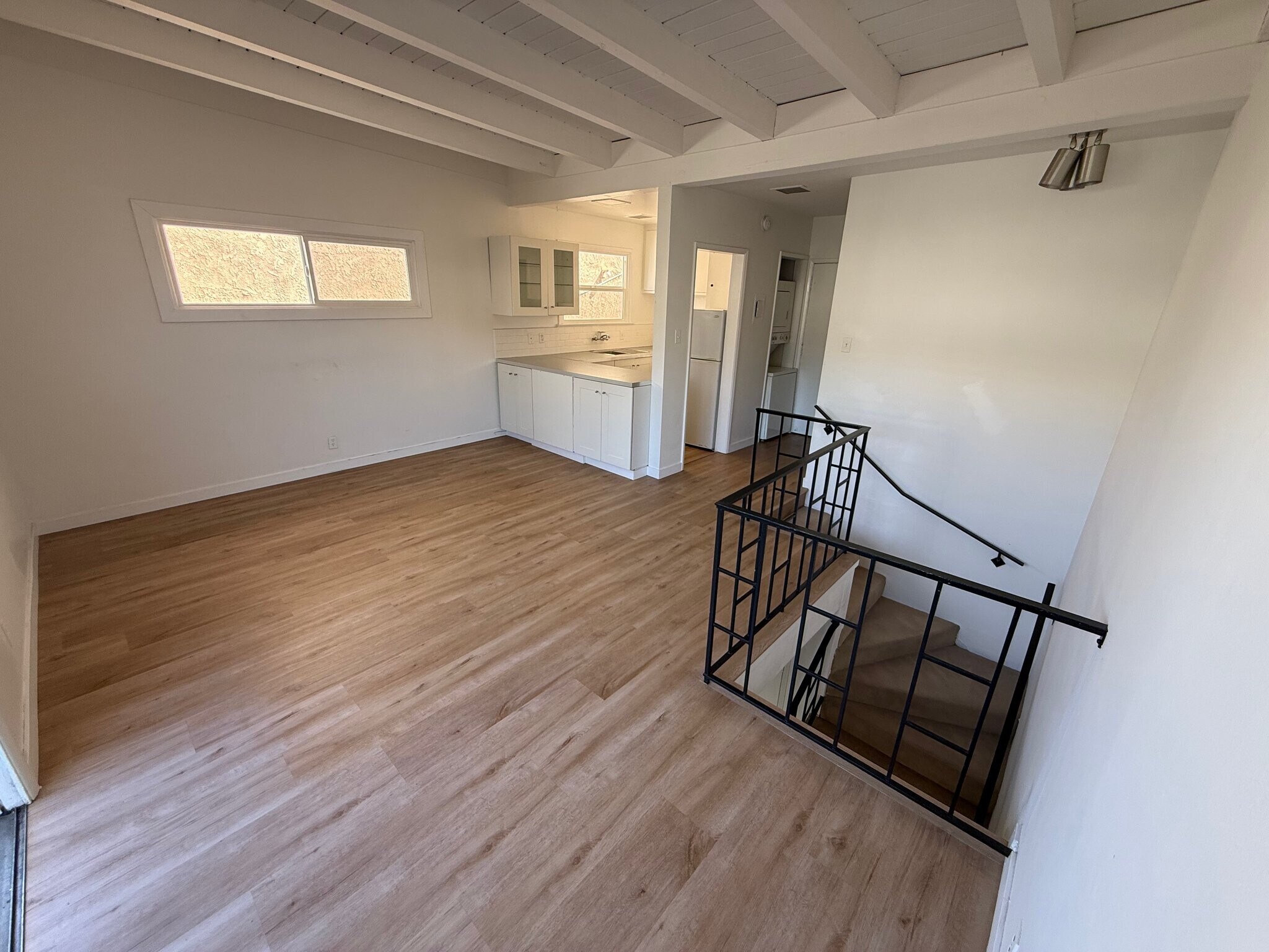 Building Photo - 1544 S Beverly Glen Blvd