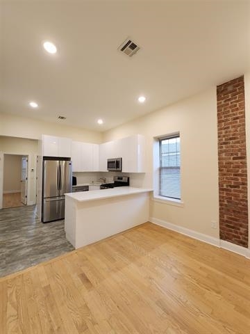 Building Photo - 84 Van Wagenen Ave
