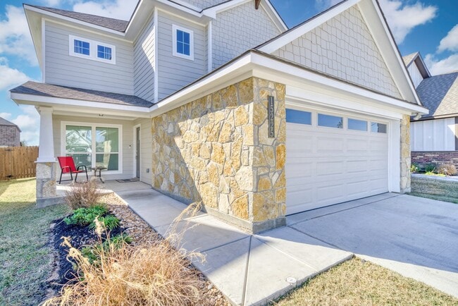 Building Photo - 15225 Still Water Mdw Lp