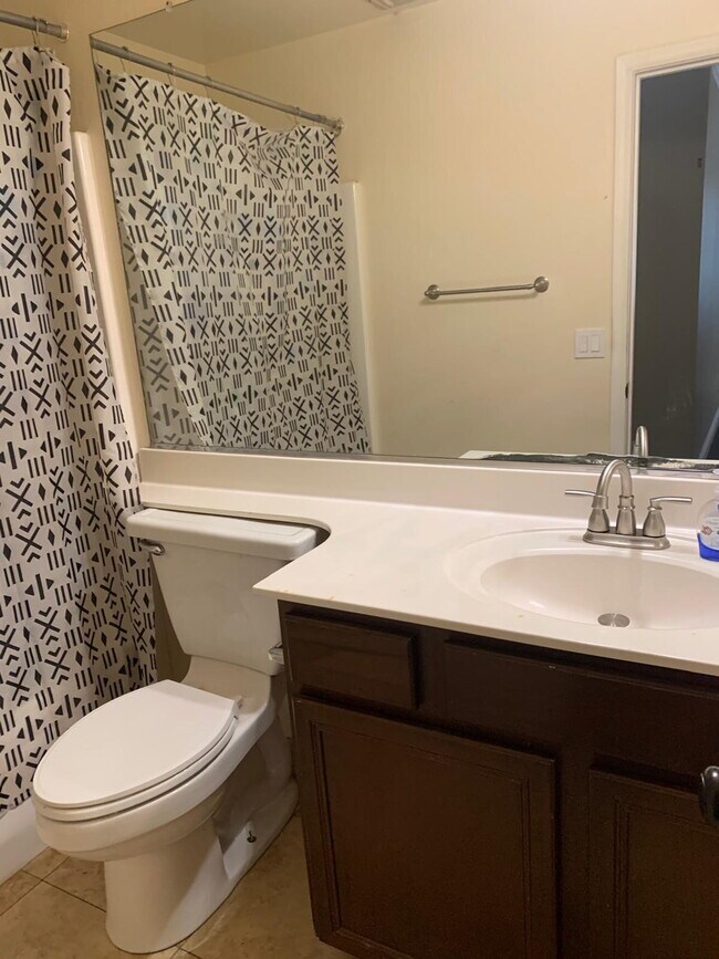 Building Photo - Beautiful Single-Level 3-Bedroom with Priv...
