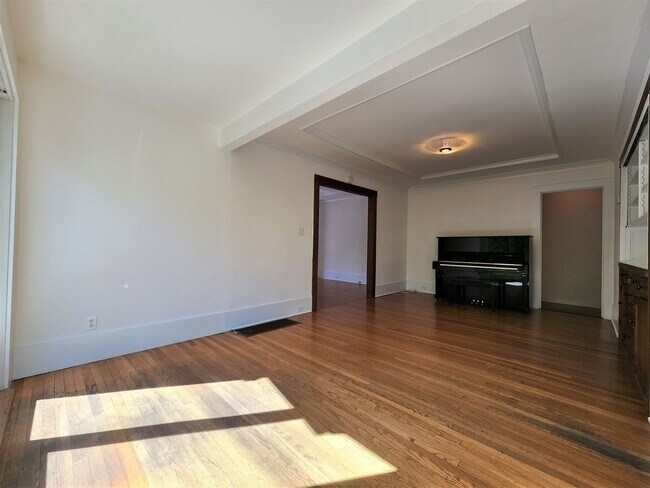 Building Photo - Charming Single Family Home in Downtown Palo Alto Available Now!