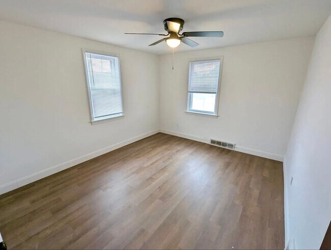 Building Photo - 914 Hellertown Rd