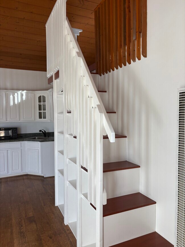 Building Photo - 853 27th St