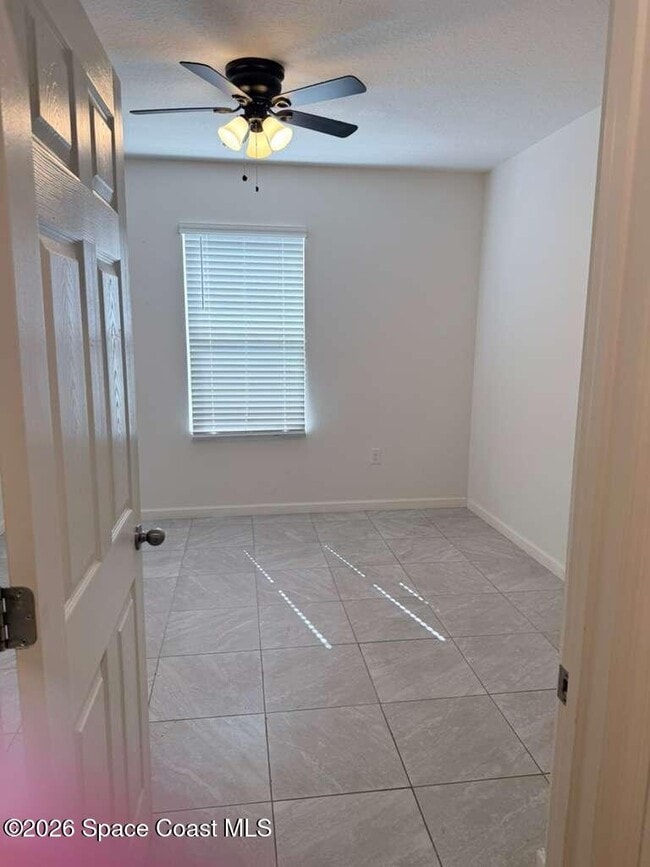 Building Photo - 609 Concha St NW