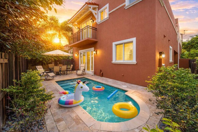 Building Photo - 1705 NE 11th St