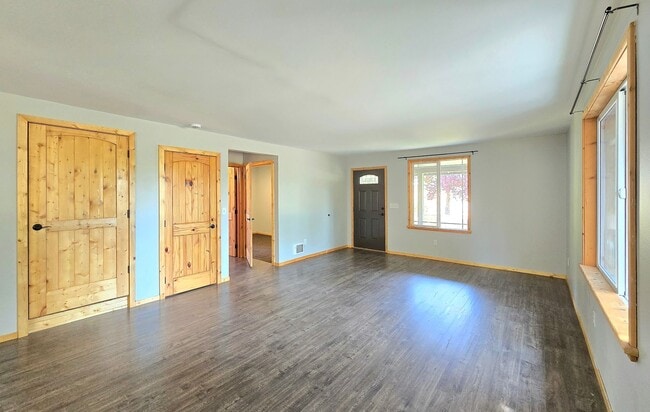 Building Photo - 3 Bedroom Home in Marysville Now Available!