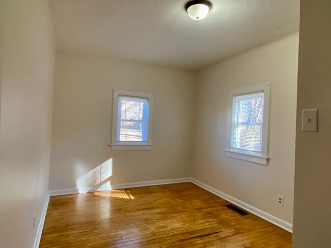 Building Photo - 729 Asbury Rd