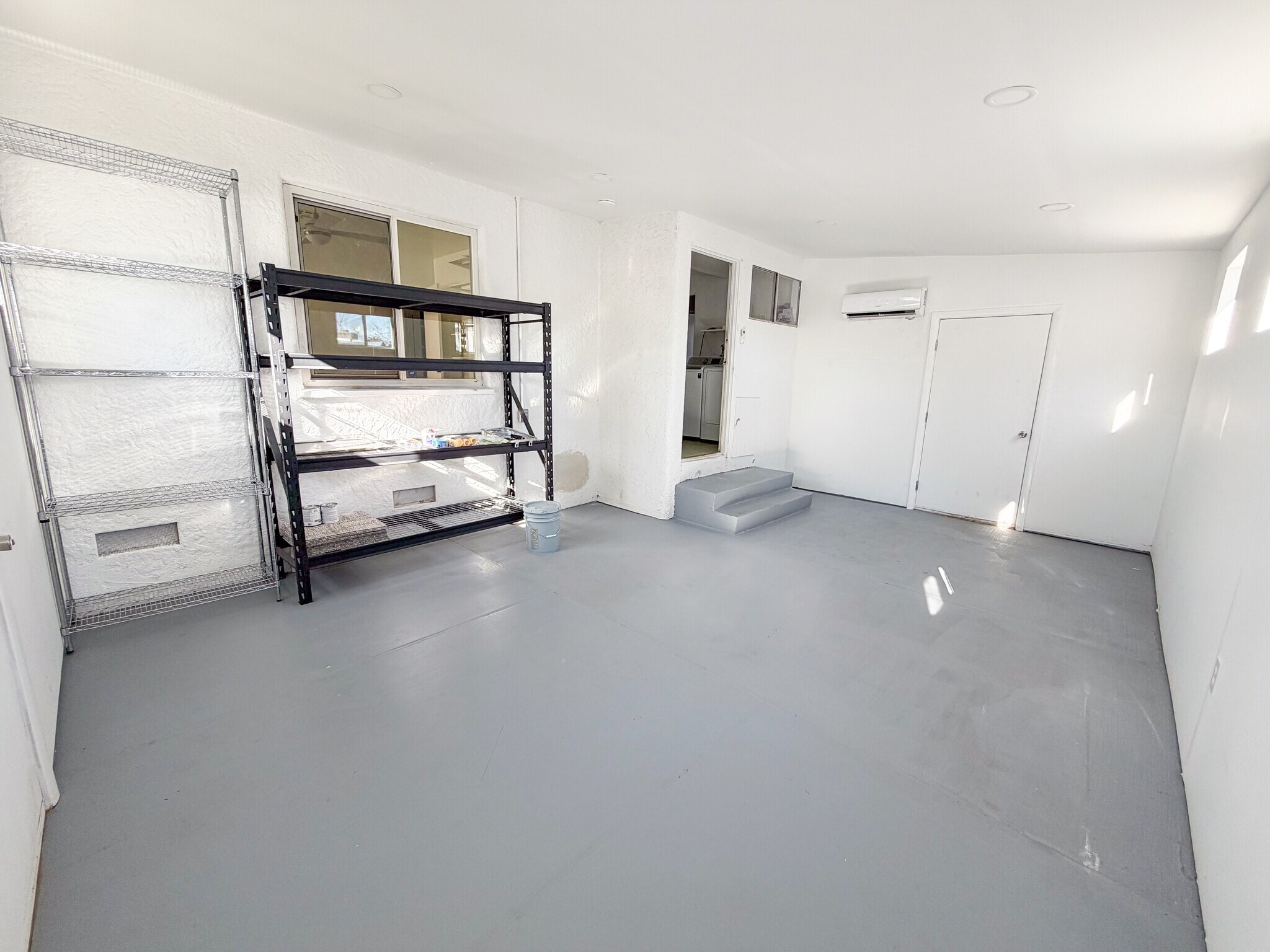 Building Photo - 925 Park Paseo