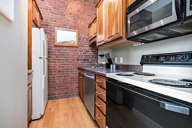 Building Photo - 127 Marlborough St