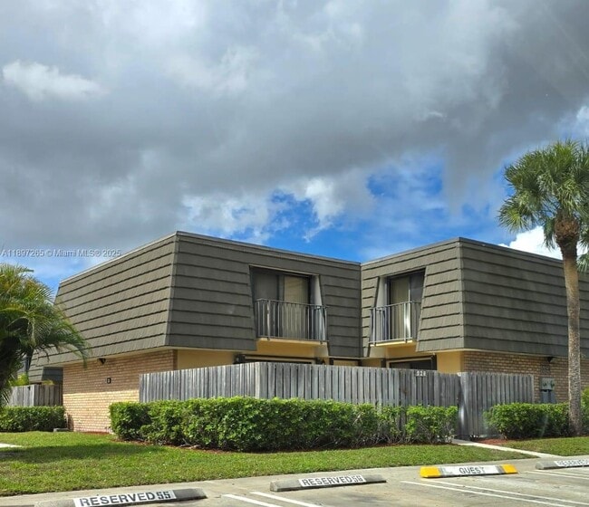 Building Photo - 629 6th Way