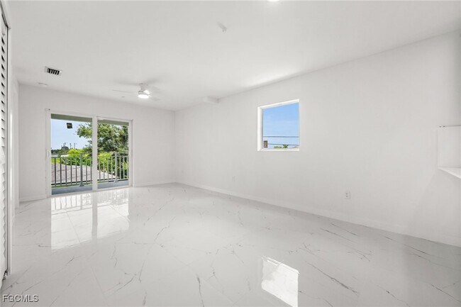 Building Photo - 721 SW 30th Terrace