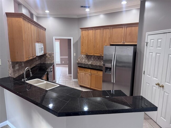 Building Photo - 1924 Dundee Dr