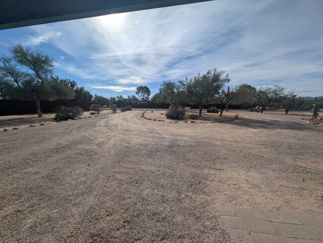 Building Photo - 4 Bedroom and 2 Bath Rental