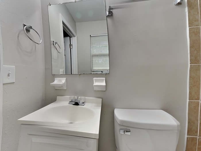 Building Photo - 2318 Burpee Dr W