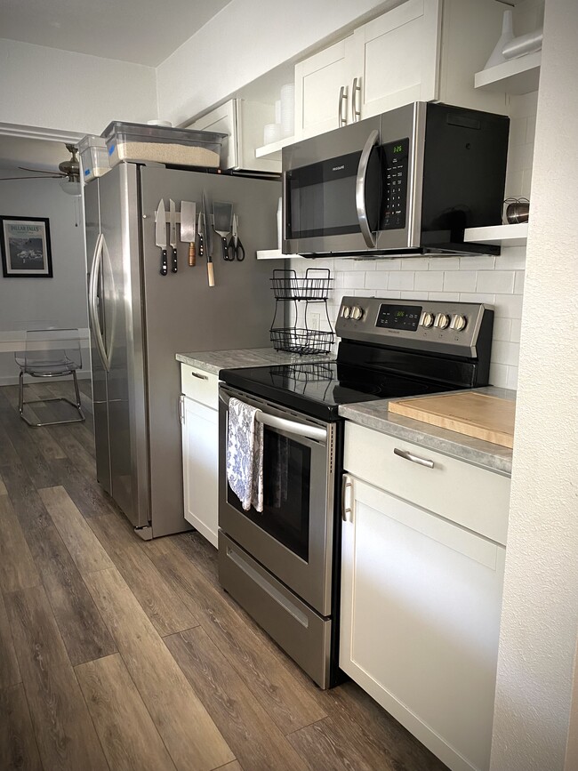Building Photo - 420 Stonehenge Dr