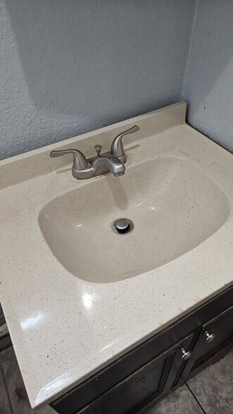 Building Photo - 125 Main St