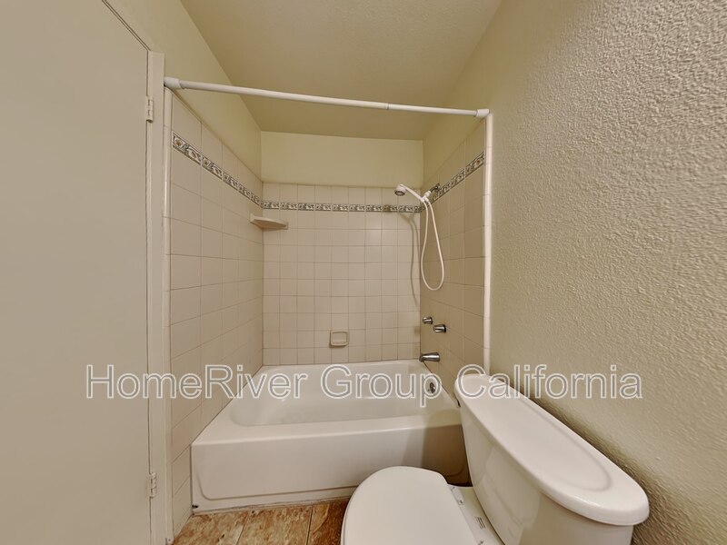 Building Photo - 9127 Newhall Dr