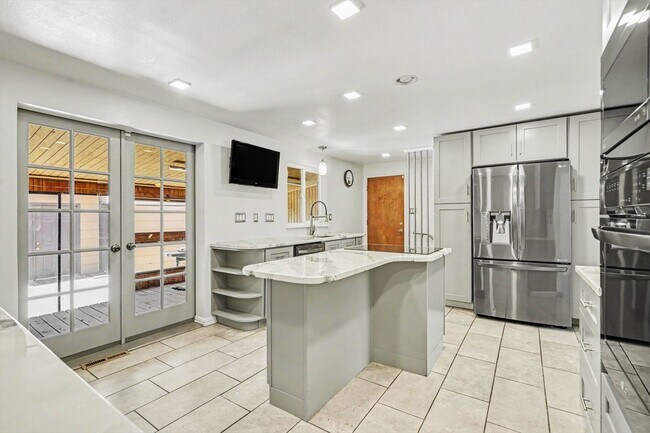 Building Photo - 6881 Fox Way