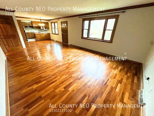 Building Photo - 3-bedroom available in Poland, OH!