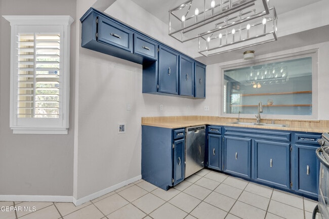 Building Photo - 6820 Villa Hermosa Dr
