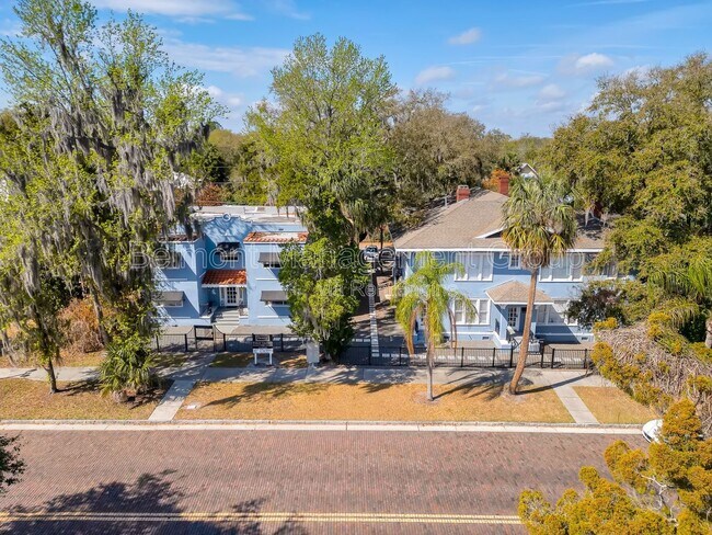 Building Photo - 606 S Park Ave