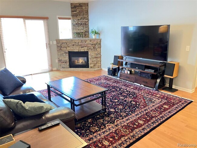 Building Photo - 331 Scio Village Ct