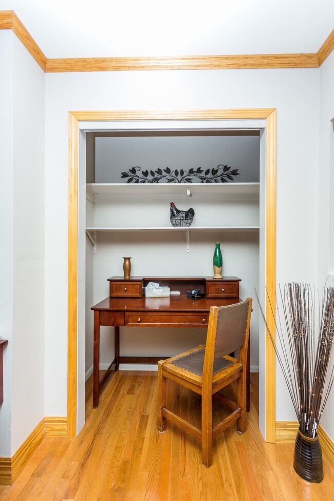 Building Photo - 136 Grove Ave